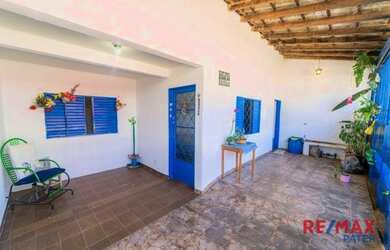 Imagem: A casa possui 3 Dormitórios, 2 Banheiros, 2 Vagas na garagem