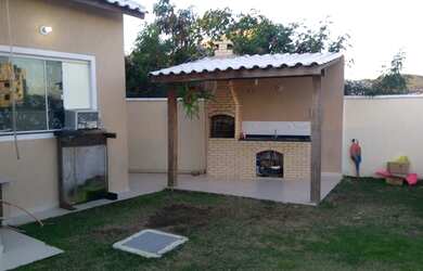 Imagem: A casa em condomínio possui 3 Dormitórios, 1 Banheiro, 3 Vagas