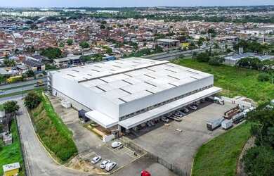 Imagem: O depósito possui 5 Vagas na garagem e 3350m² de Área e está