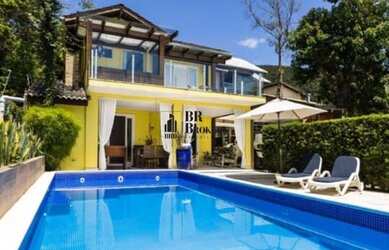 Imagem: A casa possui 3 Dormitórios, 5 Banheiros, 3 Vagas na garagem