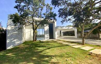 Imagem: A casa em condomínio possui 4 Dormitórios, 2 Banheiros, 2