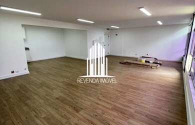 Imagem: O depósito possui 1 Vaga na garagem e 81m² de Área e está