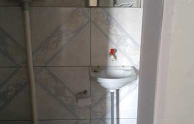 Imagem: A casa possui 2 Dormitórios, 2 Banheiros, Varanda e está