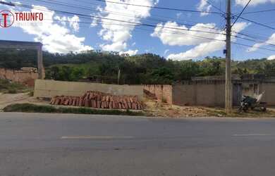 Imagem: O terreno possui 470m² de Área e está localizado em Belo