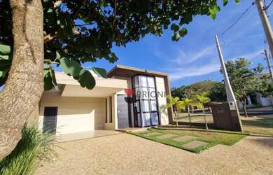 Imagem: A casa em condomínio possui 3 Dormitórios, 4 Banheiros, 2