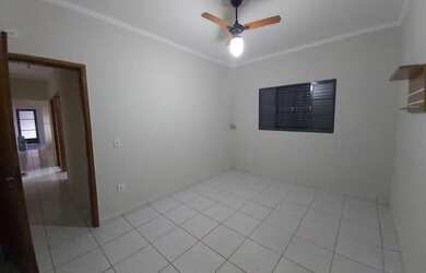 Imagem 10: VENDA de Casa Térrea com 2 Quartos, Quintal Espaçoso, em Bairro Privilegiado...