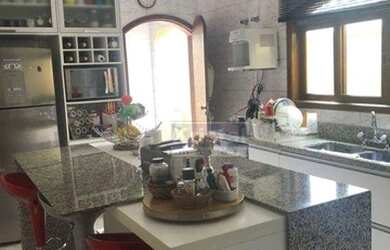 Imagem: A casa possui 3 Dormitórios, 4 Banheiros, 4 Vagas na garagem