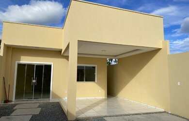 Imagem: A casa possui 3 Dormitórios, 2 Banheiros, 3 Vagas na garagem