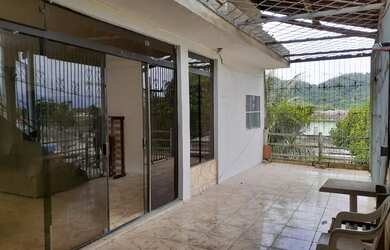 Imagem: A casa possui 2 Dormitórios, 2 Banheiros, 1 Vaga na garagem