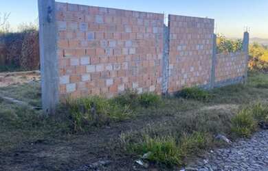 Imagem: O terreno possui 105m² de Área e está localizado em Tropical