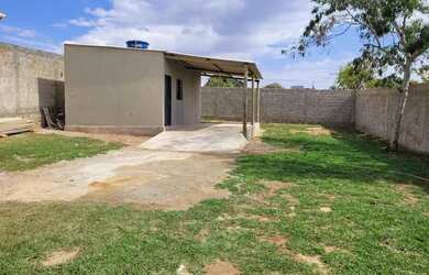 Imagem: A casa possui 1 Dormitório, 1 Banheiro, 1 Vaga na garagem