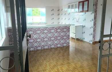 Imagem: A casa possui 2 Dormitórios e 2 Banheiros e está localizado