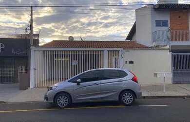 Imagem: A casa possui 3 Dormitórios, 4 Banheiros, 2 Vagas na garagem