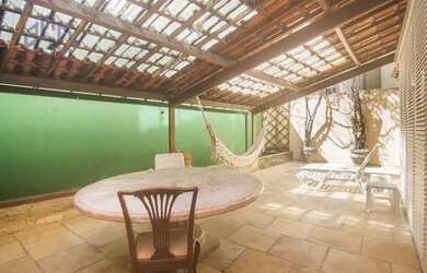 Imagem: O apartamento possui 2 Dormitórios, 1 Banheiro, 130m² de Área