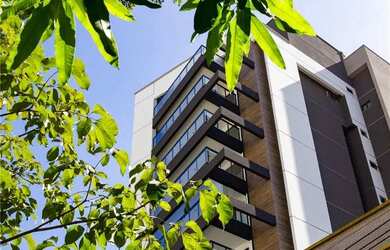 Imagem: O apartamento possui 3 Dormitórios, 5 Banheiros, 2 Vagas na