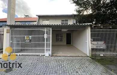 Imagem: A casa possui 4 Dormitórios, 3 Banheiros, 2 Vagas na garagem