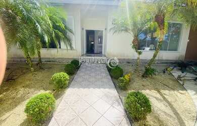 Imagem: A casa possui 5 Dormitórios, 5 Banheiros, 4 Vagas na garagem