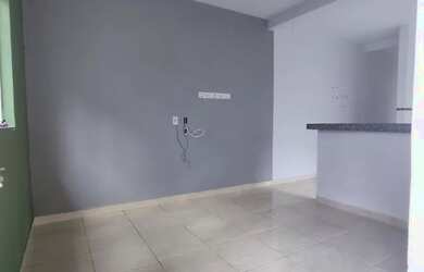 Imagem: A casa possui 2 Dormitórios, 2 Banheiros, 1 Vaga na garagem