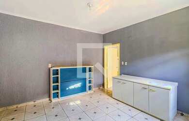 Imagem: A casa possui 2 Dormitórios, 2 Banheiros, 2 Vagas na garagem