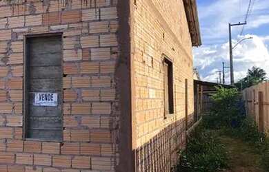 Imagem: A casa à venda possui 2 Dormitórios, 1 Banheiro e 2 Vagas