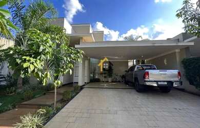 Imagem: A casa em condomínio possui 4 Dormitórios, 5 Banheiros, 2