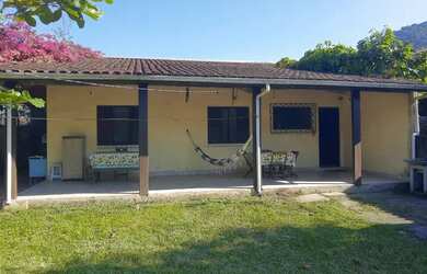 Imagem: A casa possui 2 Dormitórios, 3 Vagas na garagem e está localizado