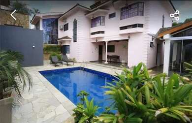 Imagem: A casa possui 5 Dormitórios, 5 Banheiros, 4 Vagas na garagem