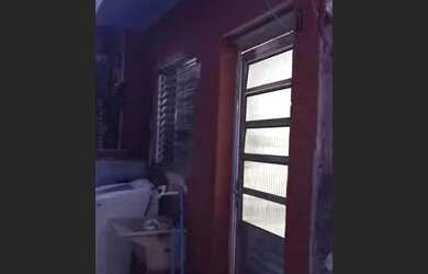 Imagem: A casa possui 2 Dormitórios, 1 Banheiro e está localizado