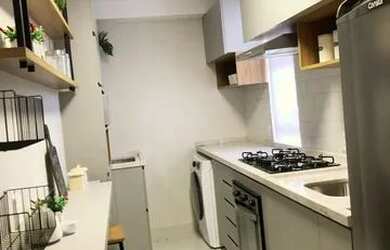 Imagem: O apartamento possui 2 Dormitórios, 1 Banheiro, 1 Vaga na garagem