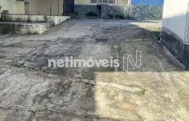 Imagem: A casa possui 3 Dormitórios, 3 Banheiros, 4 Vagas na garagem