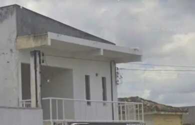 Imagem: A casa possui 3 Dormitórios e 2 Banheiros e está localizado