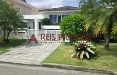 Imagem: A casa em condomínio possui 5 Dormitórios, 5 Banheiros, 4