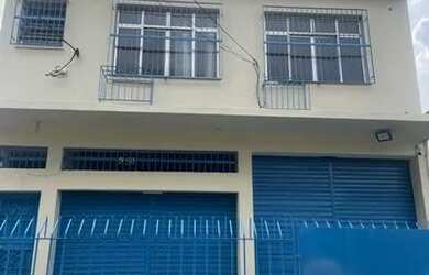 Imagem: A casa possui 2 Dormitórios, 5 Vagas na garagem, 360m² de