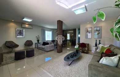 Imagem: A casa possui 4 Dormitórios, 4 Banheiros, 5 Vagas na garagem