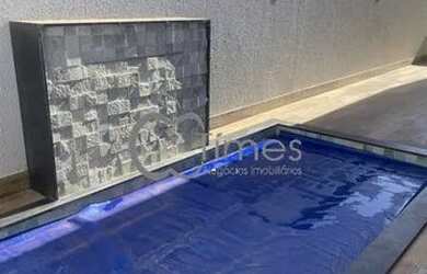 Imagem: A casa possui 3 Dormitórios, 3 Banheiros, 2 Vagas na garagem