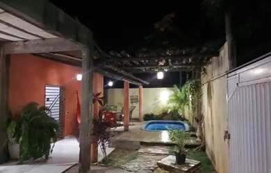 Imagem: A casa possui 3 Dormitórios, 2 Banheiros, 2 Vagas na garagem