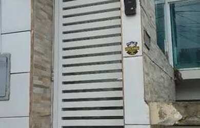 Imagem: A casa possui 4 Dormitórios, 3 Banheiros, 2 Vagas na garagem