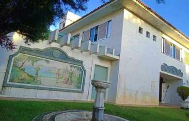 Imagem: A casa possui 5 Dormitórios, 5 Banheiros, 5 Vagas na garagem