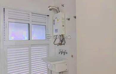 Imagem: O apartamento possui 1 Dormitório, 2 Banheiros, 1 Vaga na garagem