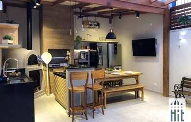 Imagem: A casa possui 3 Dormitórios, 4 Banheiros, 3 Vagas na garagem