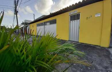 Imagem: A casa possui 3 Dormitórios, 4 Banheiros, 3 Vagas na garagem