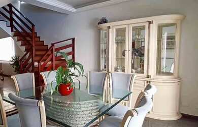 Imagem: A casa em condomínio possui 4 Dormitórios, 3 Banheiros, 4