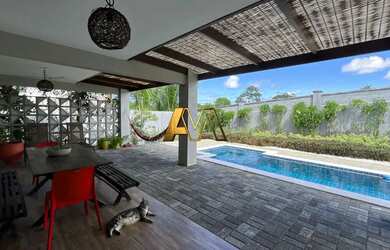 Imagem: A casa em condomínio possui 4 Dormitórios, 5 Banheiros, 3