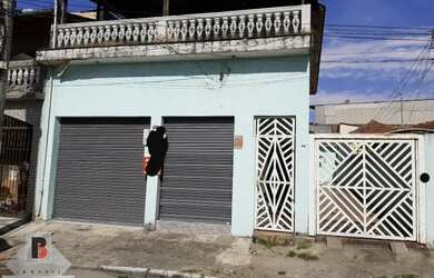 Imagem: A casa possui 3 Dormitórios, 2 Banheiros, 3 Vagas na garagem