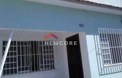 Imagem: A casa possui 3 Dormitórios, 2 Banheiros, 1 Vaga na garagem