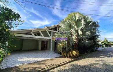 Imagem: A casa em condomínio possui 4 Dormitórios, 4 Banheiros, 4