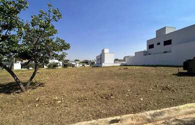 Imagem: O terreno possui 360m² de Área e está localizado em Shopping