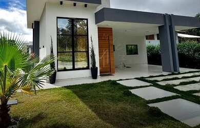 Imagem: A casa possui 3 Dormitórios, 1 Banheiro, 3 Vagas na garagem