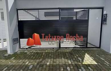 Imagem: A casa possui 3 Dormitórios, 1 Banheiro, 1 Vaga na garagem