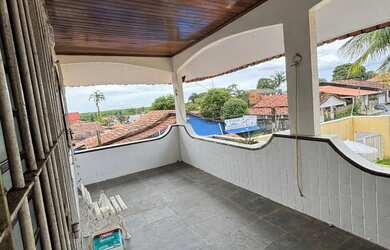 Imagem: A casa possui 4 Dormitórios, 4 Banheiros, 4 Vagas na garagem